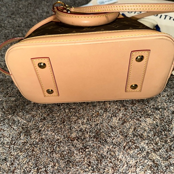 Louis Vuitton Alma BB - Picture 13 of 17